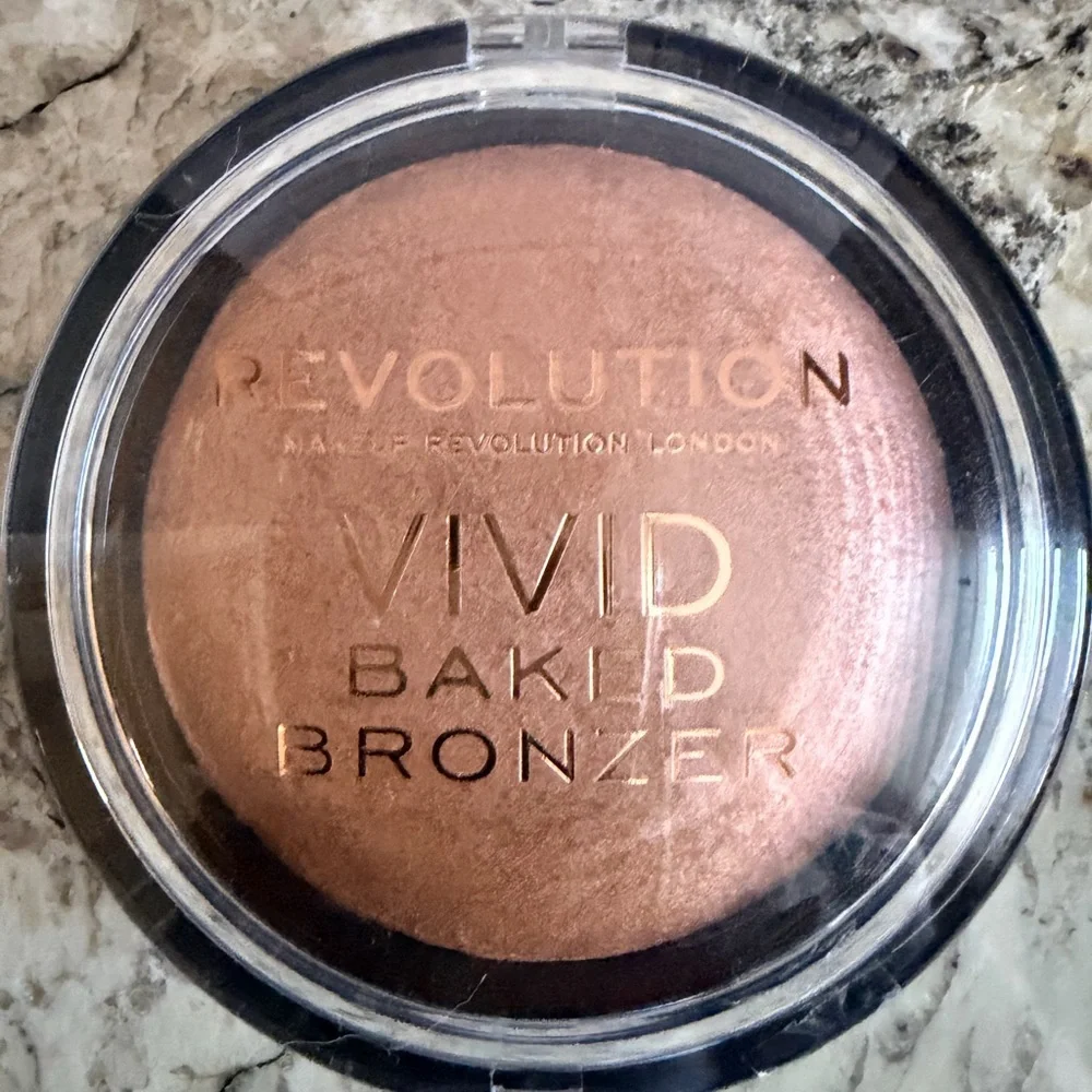 Makeup Revolution Vivid Baked Bronzer - Warm Copper